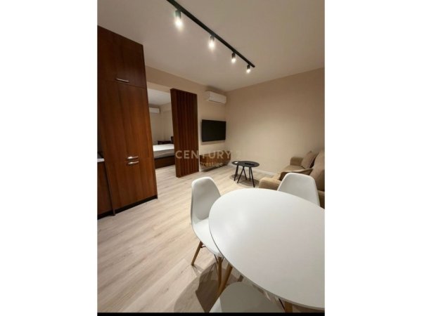 Tirane, jepet me qera apartament 2+1+Ballkon Kati 4, 55 m² 550 € (xhanfize keko)