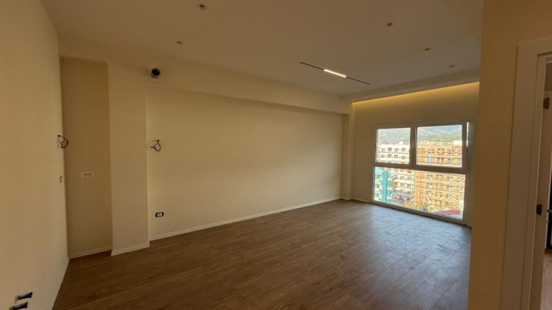 Tirane, shitet apartament 1+1+Ballkon Kati 4, 60 m² 98.450 € (Ali Dem)