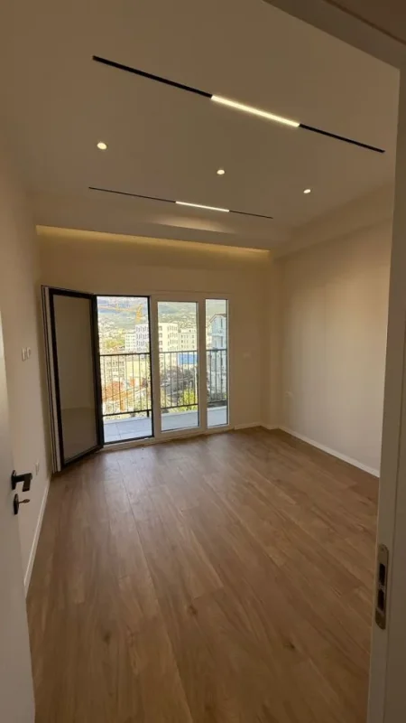 Tirane, shitet apartament 1+1+Ballkon Kati 4, 60 m² 98.000 € (Ali Dem)