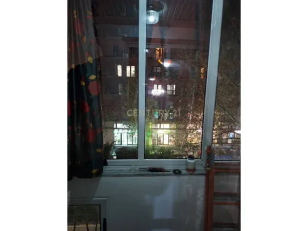 Tirane, jepet me qera apartament 1+1+Ballkon Kati 4, 70 m² 450 € (rruga kavajes)