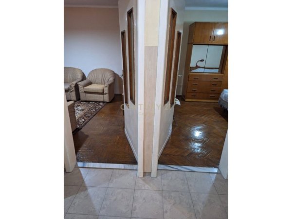 Tirane, jepet me qera apartament 1+1+Ballkon Kati 4, 70 m² 450 € (rruga kavajes)
