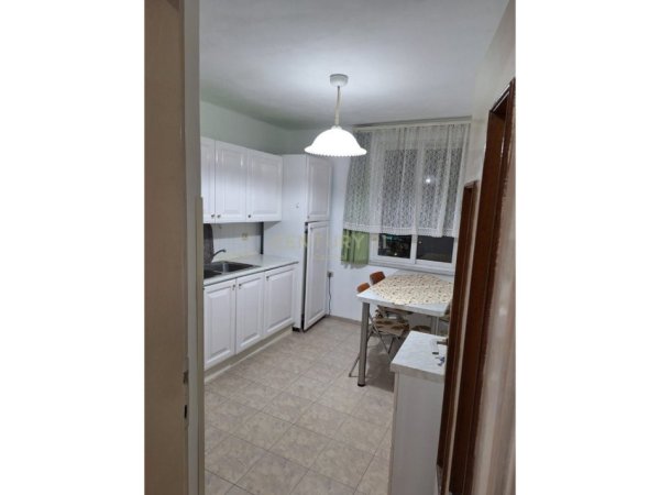 Tirane, jepet me qera apartament 1+1+Ballkon Kati 4, 70 m² 450 € (rruga kavajes)