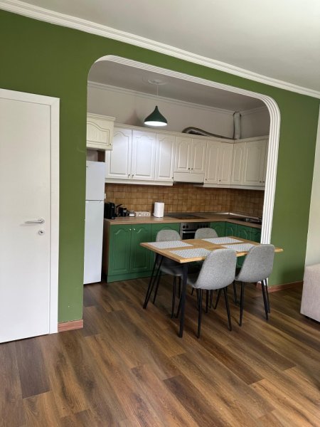 Tirane, jepet me qera apartament 2+1+Ballkon Kati 3, 84 m² 800 € (Sheshi Wilson)