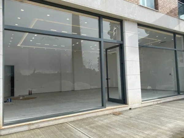Tirane, jepet me qera ambjent biznesi Kati 0, 100 m² 1.300 € (Ne Don Bosko)