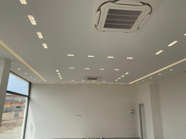 Tirane, jepet me qera ambjent biznesi Kati 0, 100 m² 1.300 € (Ne Don Bosko)