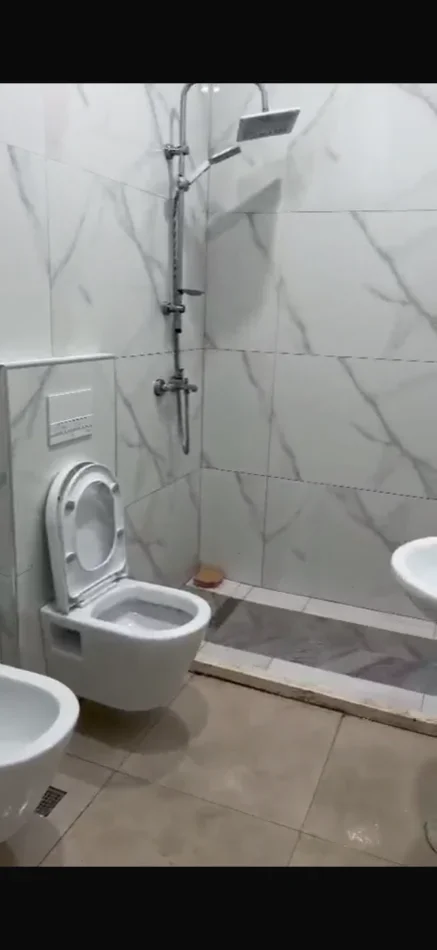 Tirane, jepet me qera apartament 1+1 Kati 1, 60 m² 400 € 