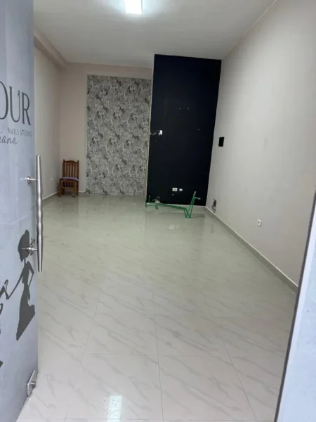 Tirane, jepet me qera Kati 0, 35 m² 350 € (Yzberisht)
