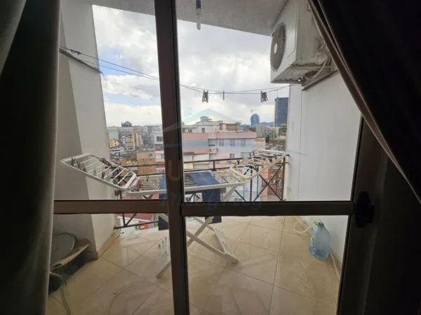 Tirane, jepet me qera apartament 2+1+Ballkon Kati 9, 111 m² 650 € (Rruga e Barrikadave)