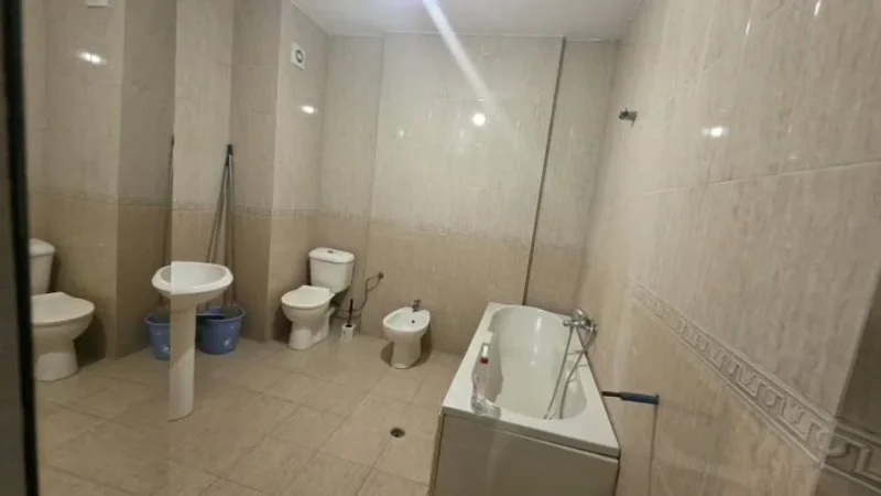 Tirane, jepet me qera apartament 2+1 Kati 2, 70 m² 600 € (Unaza Re)