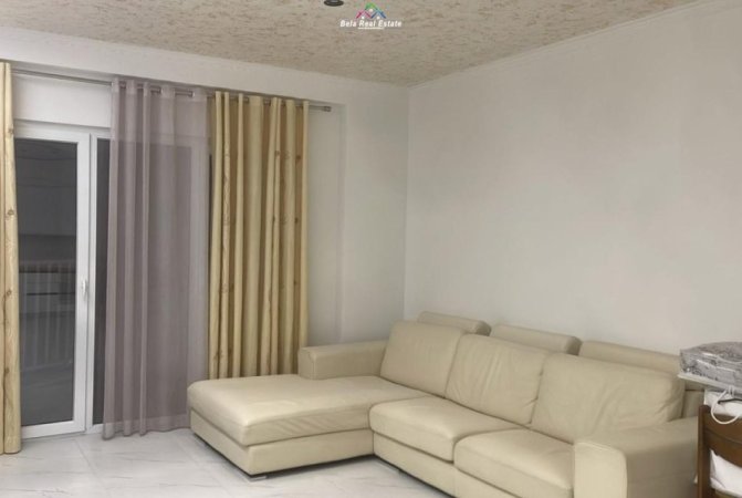Tirane, jepet me qera apartament 1+1 Kati 1, 67 m² 700 € (Rruga Hysni Gerbolli)