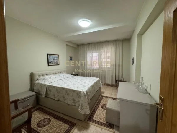 Tirane, jepet me qera apartament 2+1+Ballkon Kati 5, 106 m² 750 € (tirana e re rr. sami frasheri)