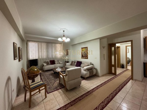 Tirane, jepet me qera apartament 2+1+Ballkon Kati 5, 106 m² 750 € (tirana e re rr. sami frasheri)