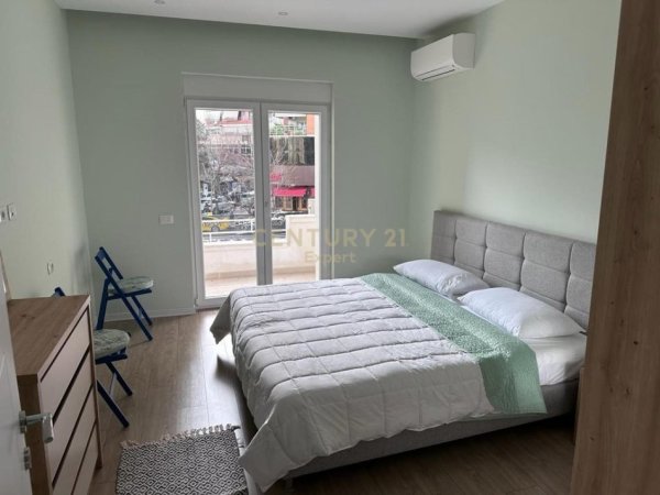 Tirane, shes apartament 2+1+Ballkon Kati 2, 105 m² 300.000 € 