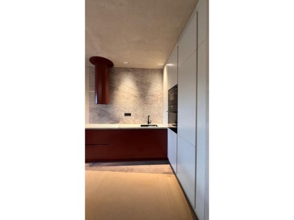 Tirane, jepet me qera apartament 1+1+Ballkon Kati 11, 170 m² 2.000 € 