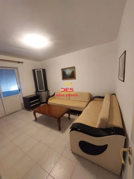 Vlore, jepet me qera apartament 1+1+Ballkon Kati 3, 65 m² 300 € (Rruga Nermin Vlora Falaski, Vlorë)