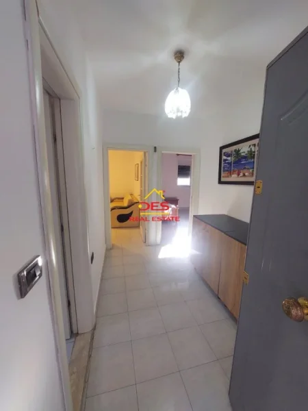 Vlore, jepet me qera apartament 1+1+Ballkon Kati 3, 65 m² 300 € (Rruga Nermin Vlora Falaski, Vlorë)