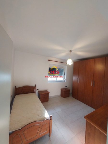 Vlore, jepet me qera apartament 1+1+Ballkon Kati 3, 65 m² 300 € (Rruga Nermin Vlora Falaski, Vlorë)