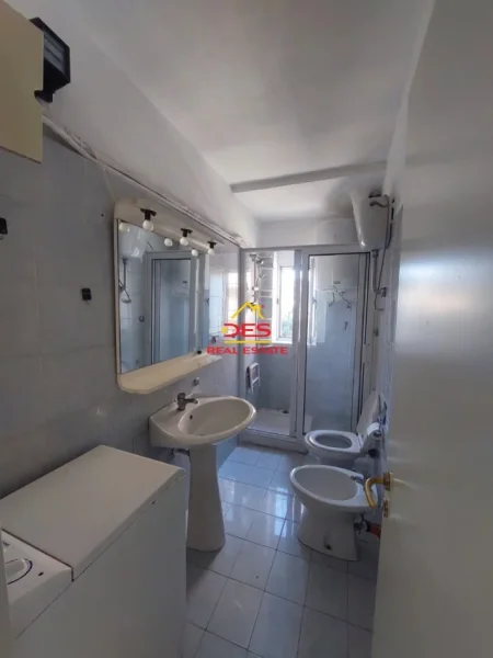 Vlore, jepet me qera apartament 1+1+Ballkon Kati 3, 65 m² 300 € (Rruga Nermin Vlora Falaski, Vlorë)