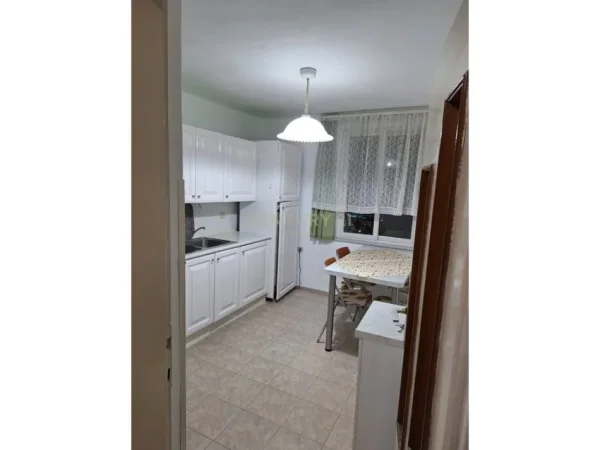 Tirane, jepet me qera apartament 1+1 Kati 4, 70 m² 450 € 
