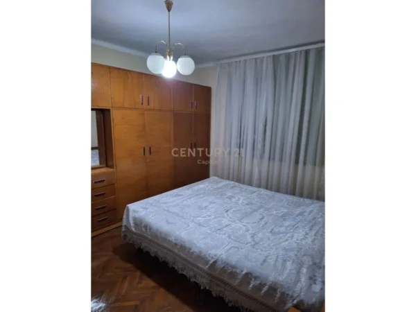 Tirane, jepet me qera apartament 1+1 Kati 4, 70 m² 450 € 
