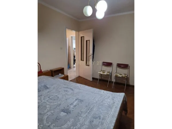 Tirane, jepet me qera apartament 1+1 Kati 4, 70 m² 450 € 