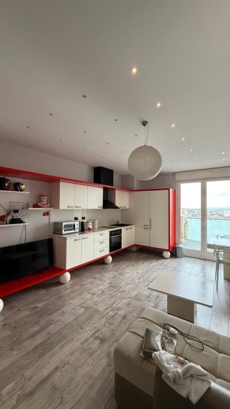 Durres, jepet me qera apartament 2+1+Ballkon Kati 6, 80 m² 550 € (vila e zogut)