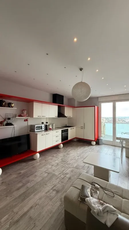 Durres, jepet me qera apartament 2+1+Ballkon Kati 6, 80 m² 550 € (vila e zogut)