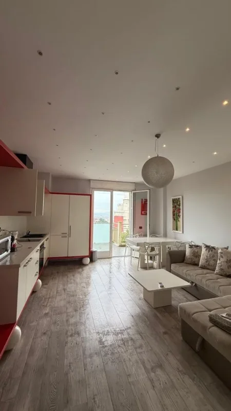 Durres, jepet me qera apartament 2+1+Ballkon Kati 6, 80 m² 550 € (vila e zogut)