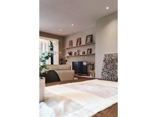 Tirane, jepet me qera apartament 1+1 Kati 4, 58 m² 1.300 € 