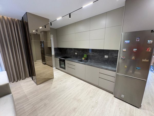 Vlore, jepet me qera apartament 2+1+Ballkon Kati 8, 101 m² 700 € (Lagja pavaresia prane hotel partner)