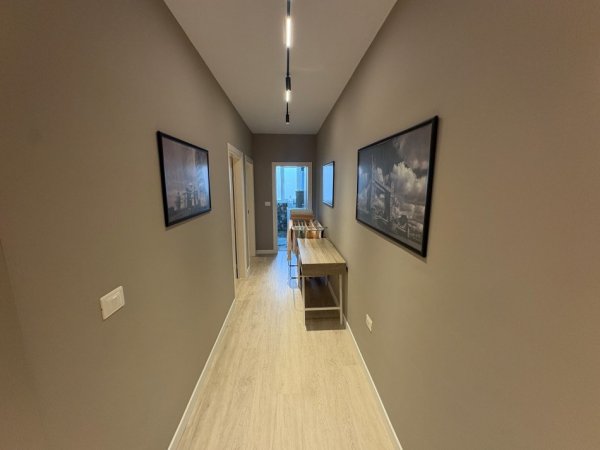 Vlore, jepet me qera apartament 2+1+Ballkon Kati 8, 101 m² 700 € (Lagja pavaresia prane hotel partner)