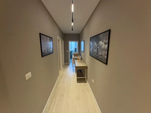 Vlore, jepet me qera apartament 2+1+Ballkon Kati 8, 101 m² 700 € (Lagja pavaresia prane hotel partner)