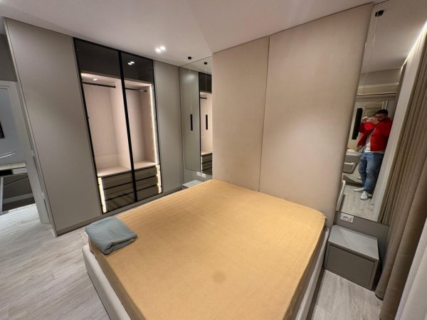 Vlore, jepet me qera apartament 2+1+Ballkon Kati 8, 101 m² 700 € (Lagja pavaresia prane hotel partner)