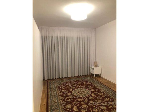 Tirane, jepet me qera apartament 3+1 Kati 3, 170 m² 2.000 € 