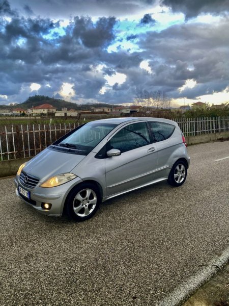Kavaje, shes makine A class 180 cdi Nafte, gri metalizato automatik Kondicioner 216.000 km 2.700 €