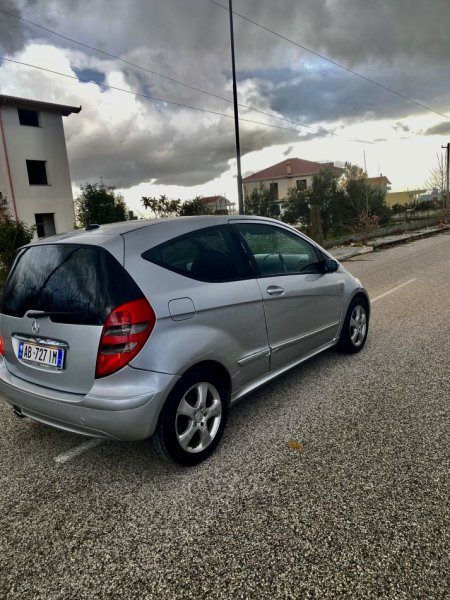 Kavaje, shes makine A class 180 cdi Nafte, gri metalizato automatik Kondicioner 216.000 km 2.700 €