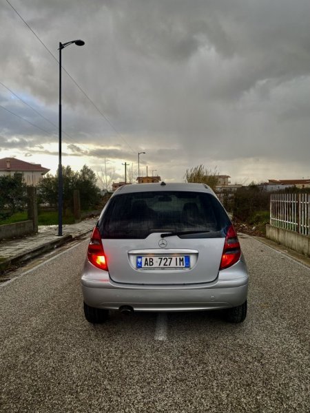 Kavaje, shes makine A class 180 cdi Nafte, gri metalizato automatik Kondicioner 216.000 km 2.700 €