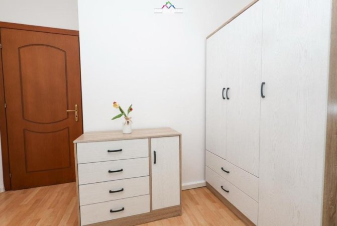 Tirane, jepet me qera apartament 2+1 Kati 3, 100 m² 1.200 € (Rruga Selite e Vjeter)