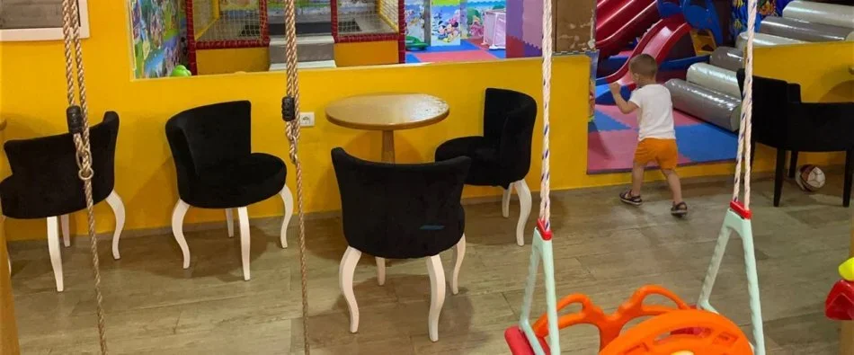 Tirane, jepet me qera ambjent biznesi Kati 0, 237 m² 950 € (RRUGA HOXHA TASIM)