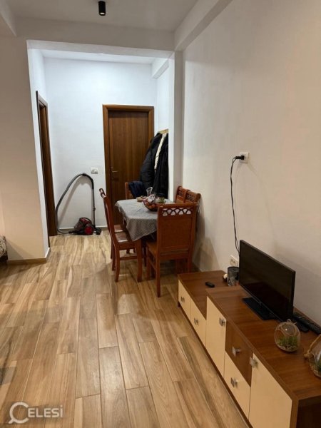 Tirane, jepet me qera apartament 1+1+Ballkon Kati 1, 60 m² 350 € (SELITE)