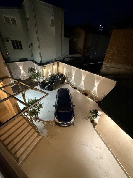 Tirane, jepet me qera Vile Kati 2, 135 m² 2.000 € (RRUGA NAIM FRASHERI)