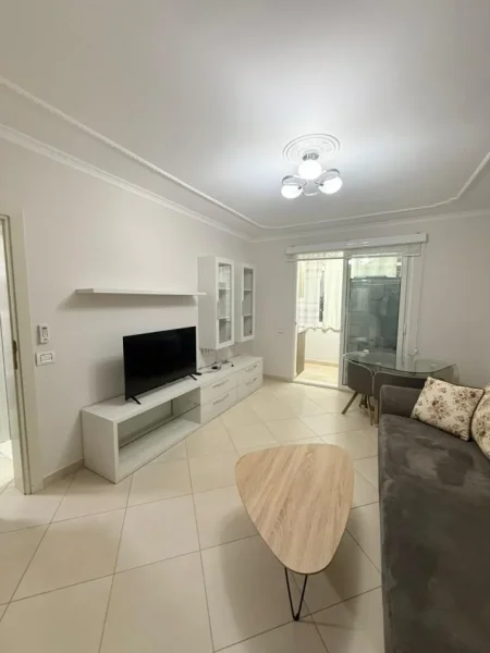 Tirane, jepet me qera apartament 1+1 , 70 m² 600 € 