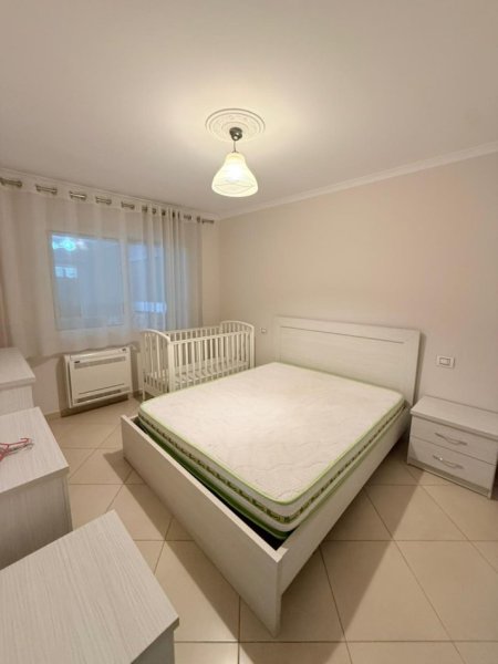 Tirane, jepet me qera apartament 1+1 , 70 m² 600 € 