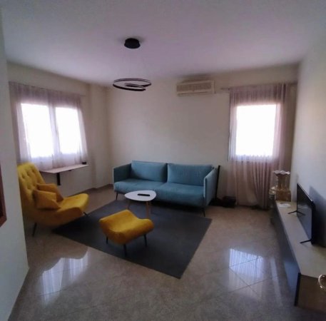 Tirane, jepet me qera apartament 1+1 Kati 5, 80 m² 600 € (Qender)