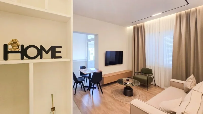 Tirane, jepet me qera apartament 1+1 Kati 4, 65 m² 700 € (Rruga e Barrikadave)