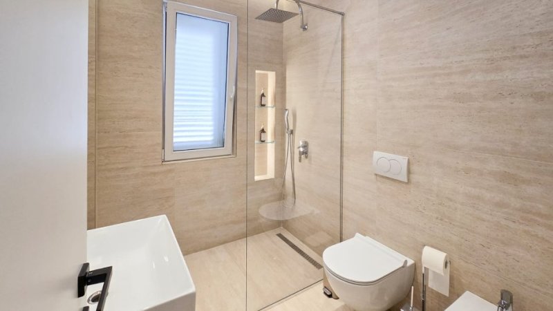 Tirane, jepet me qera apartament 1+1 Kati 4, 65 m² 700 € (Rruga e Barrikadave)