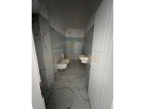 Tirane, shitet apartament 2+1+Ballkon Kati 1, 115 m² 155.000 € (Unaza e Re)