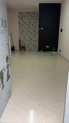 Tirane, jepet me qera ambjent biznesi Kati 0, 35 m² 350 € (yzberisht)