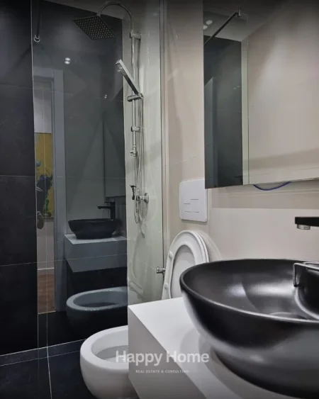 Tirane, jepet me qera apartament 2+1+Ballkon , 100 m² 1.000 € 