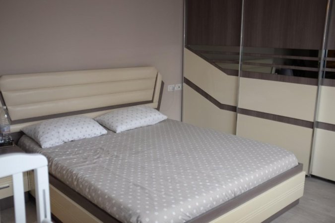 Tirane, jepet me qera apartament 1+1 Kati 1, 71 m² 600 € (Rruga Albanopoli)